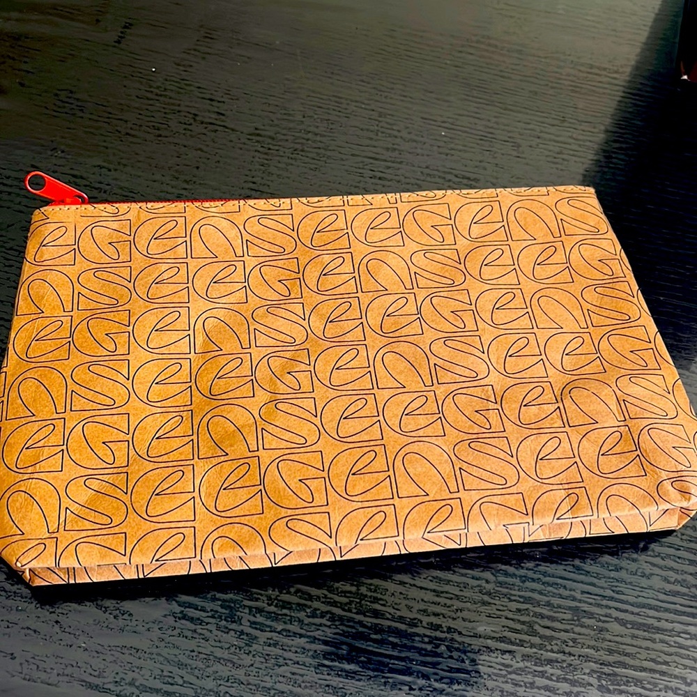Gensee zippered toilet bag. NWOT.